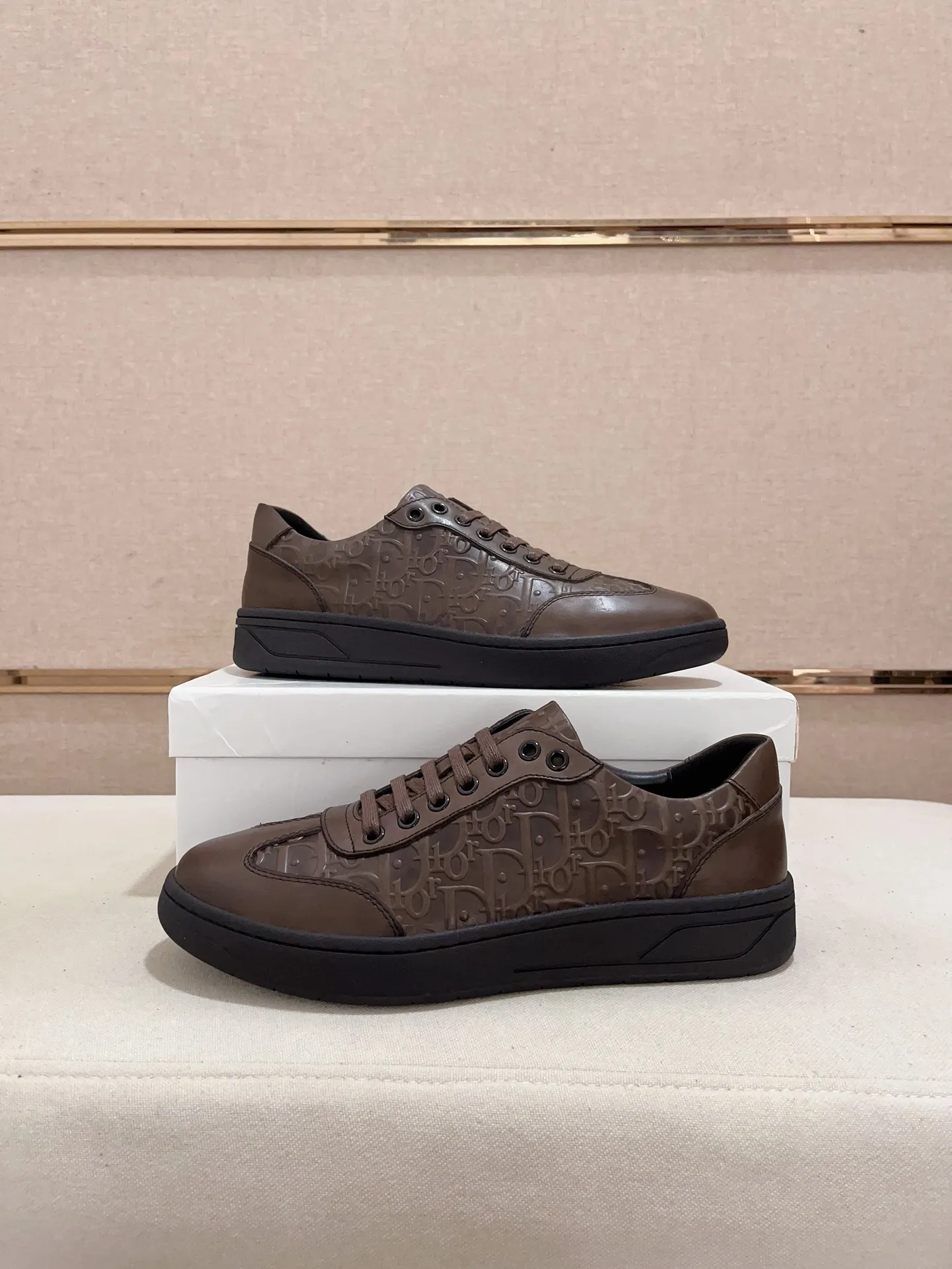 Men's shoes 💰: 400💰 [Dior·Dior] New casual sports style men's shoes, new spring and summer design, perfect workmanship, lace-up lazy style to create wardrobe quality, upper: imported first-layer cowhide, sheepskin lining is soft and comfortable, ultra-light TPU wear-resistant outsole, simple, versatile fashion men's shoes, excellent color code number 38--44 (45 is custom-made and non-returnable